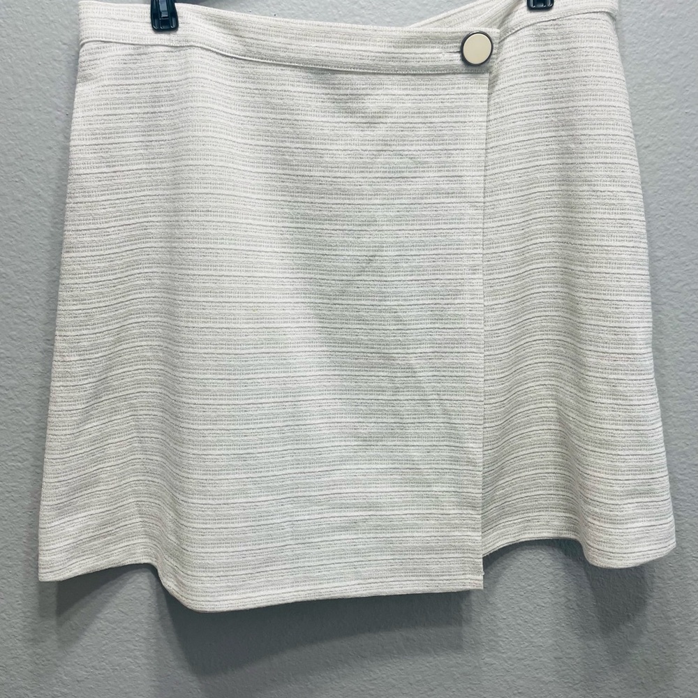 Elegant Cream Women's Skirt